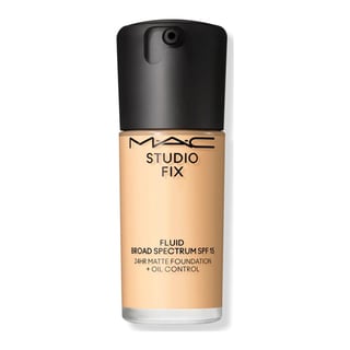 MAC Cosmetics Studio Fix Fluid SPF 15 24HR كريم أساس مطفأ + التحكم بالزيوت