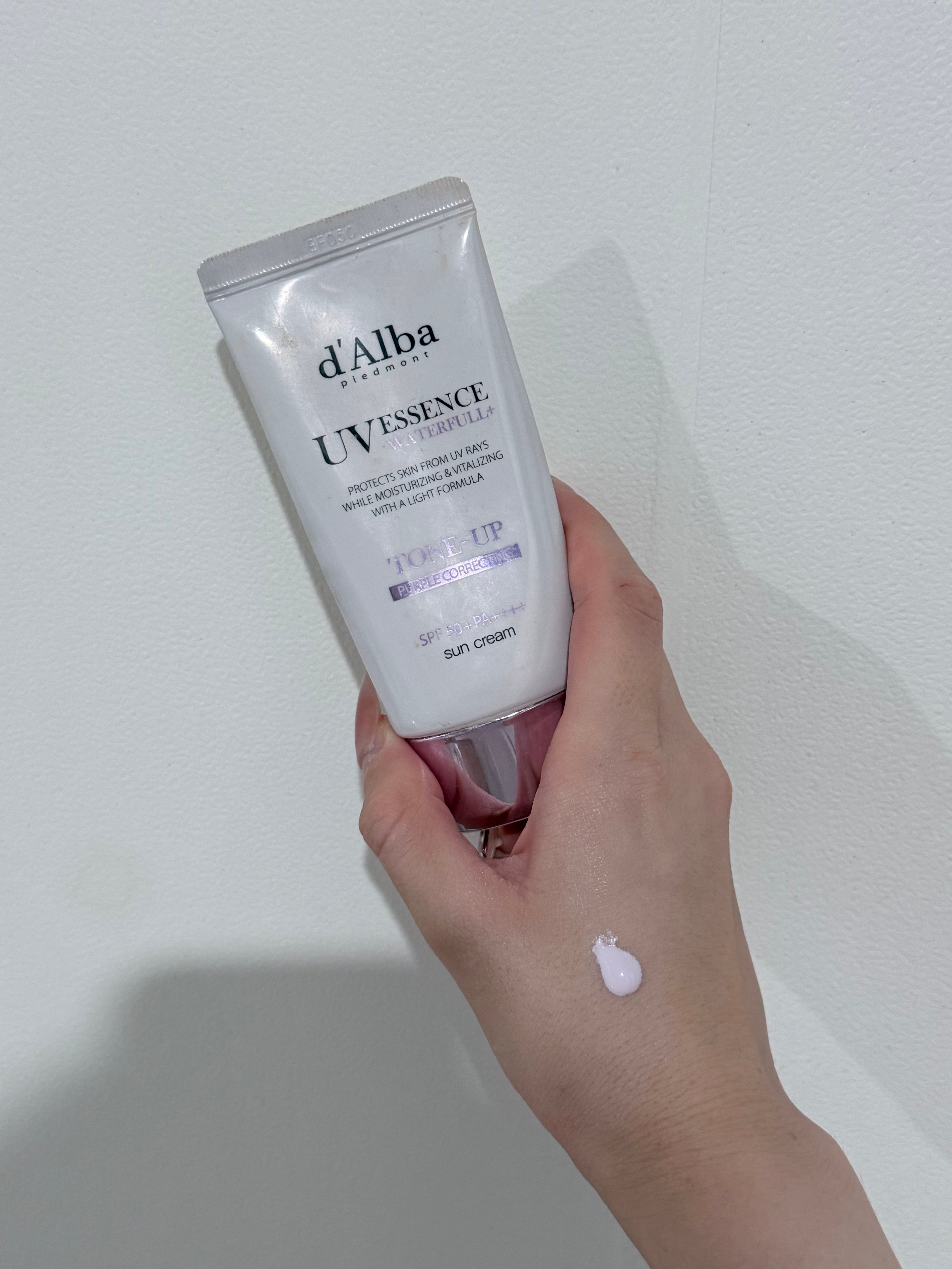 ダルバ UV エッセンス ウォーターフル トーンアップ パープル コレクティング サンクリーム SPF 50+のユーザーレビュー写真
