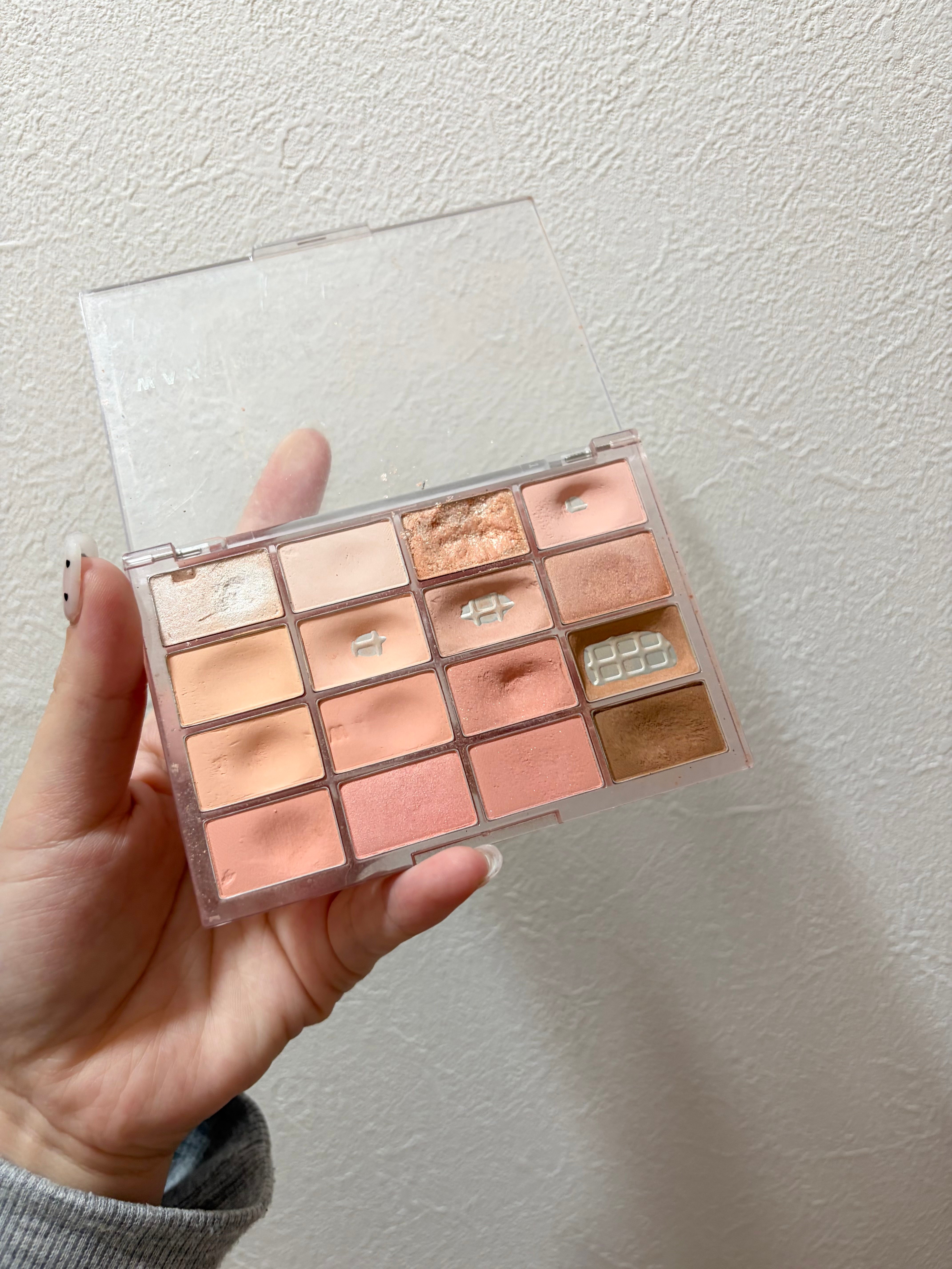 Wakemake Soft Blurring 眼影盤的使用者評價照片