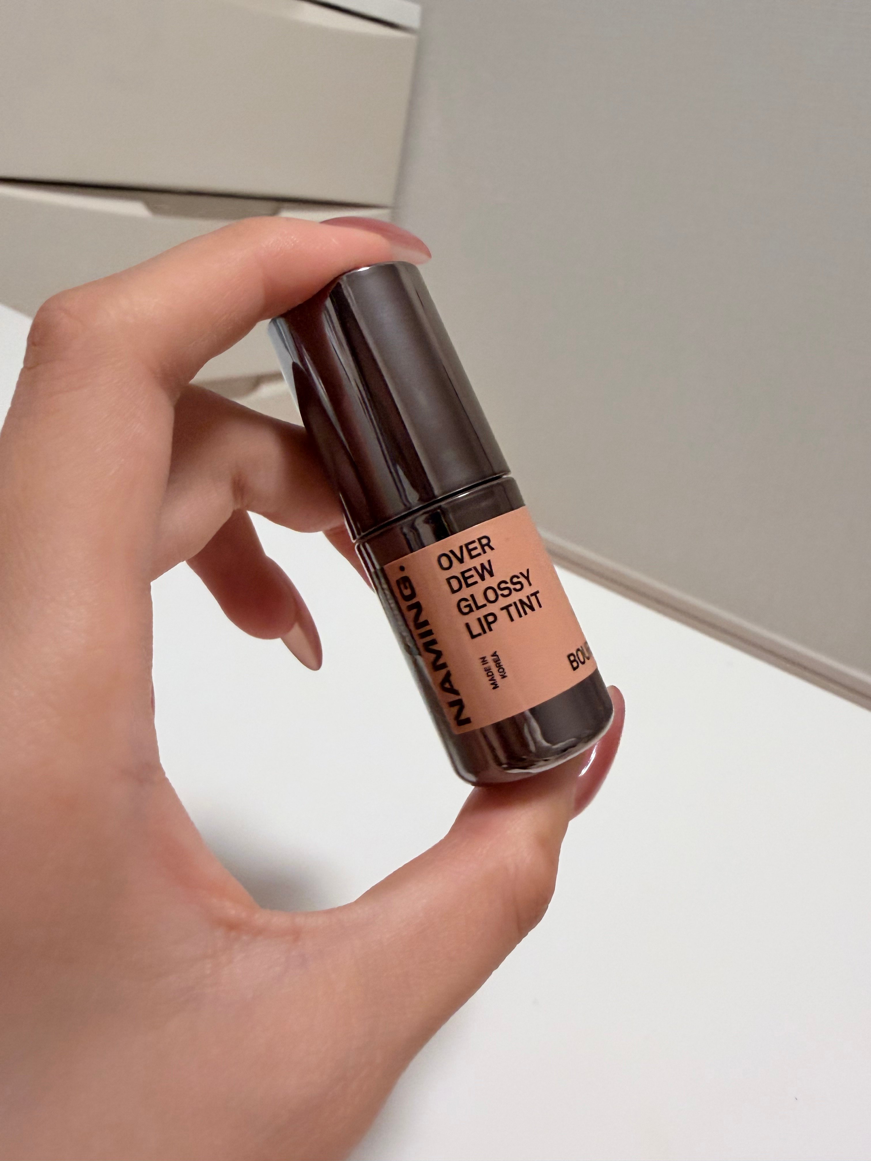 صورة من مراجعة مستخدم لمنتج Naming Over Dew Glossy Lip Tint