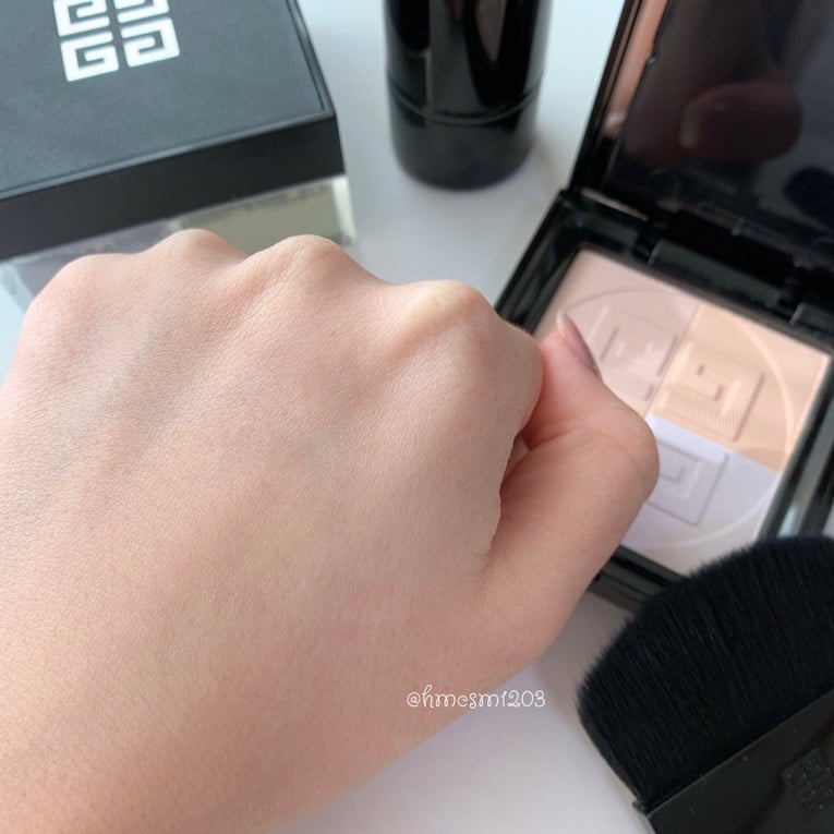 صورة من مراجعة مستخدم لمنتج Givenchy Prisme Libre بودرة مضغوطة
