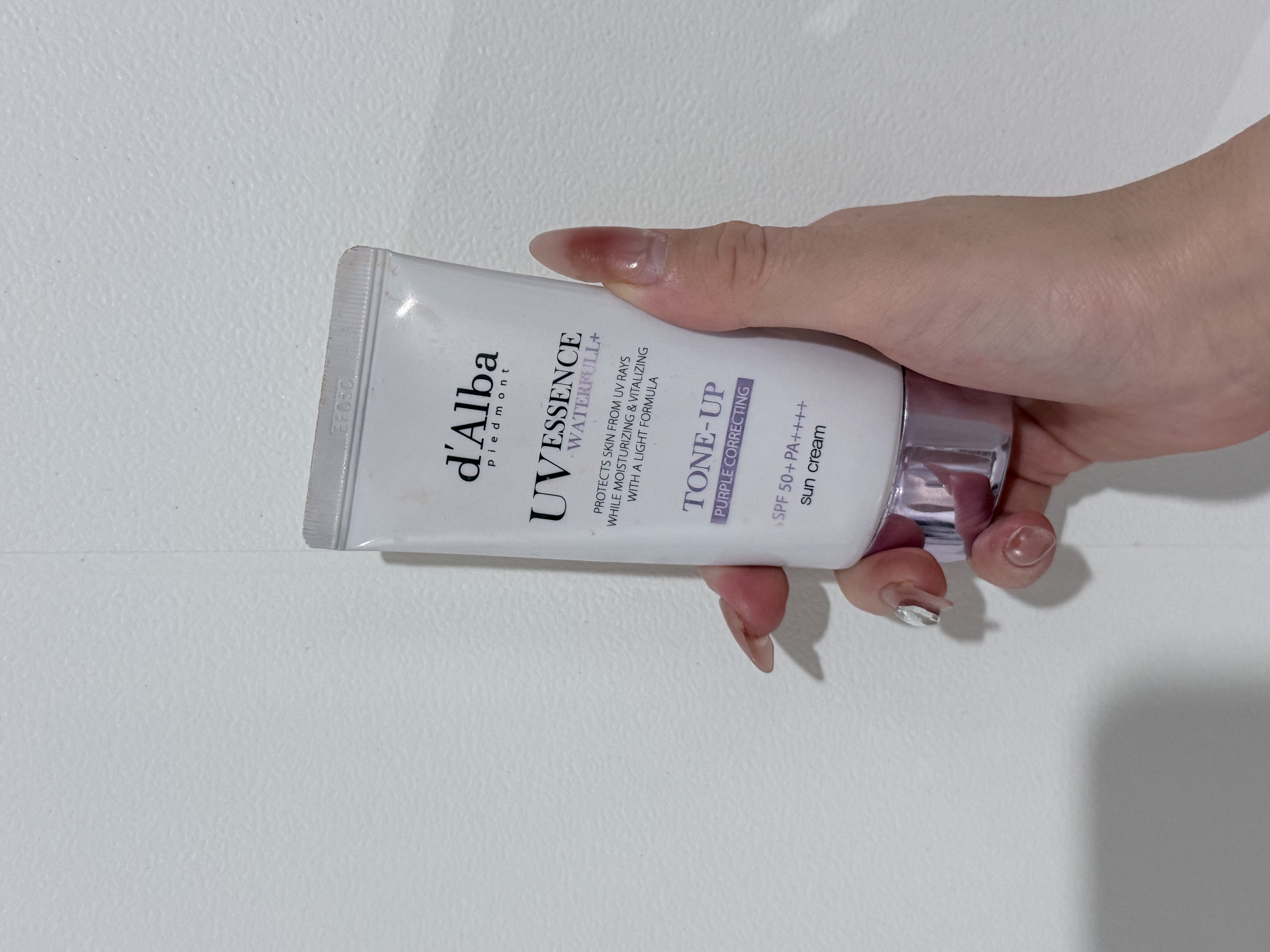ダルバ UV エッセンス ウォーターフル トーンアップ パープル コレクティング サンクリーム SPF 50+のユーザーレビュー写真