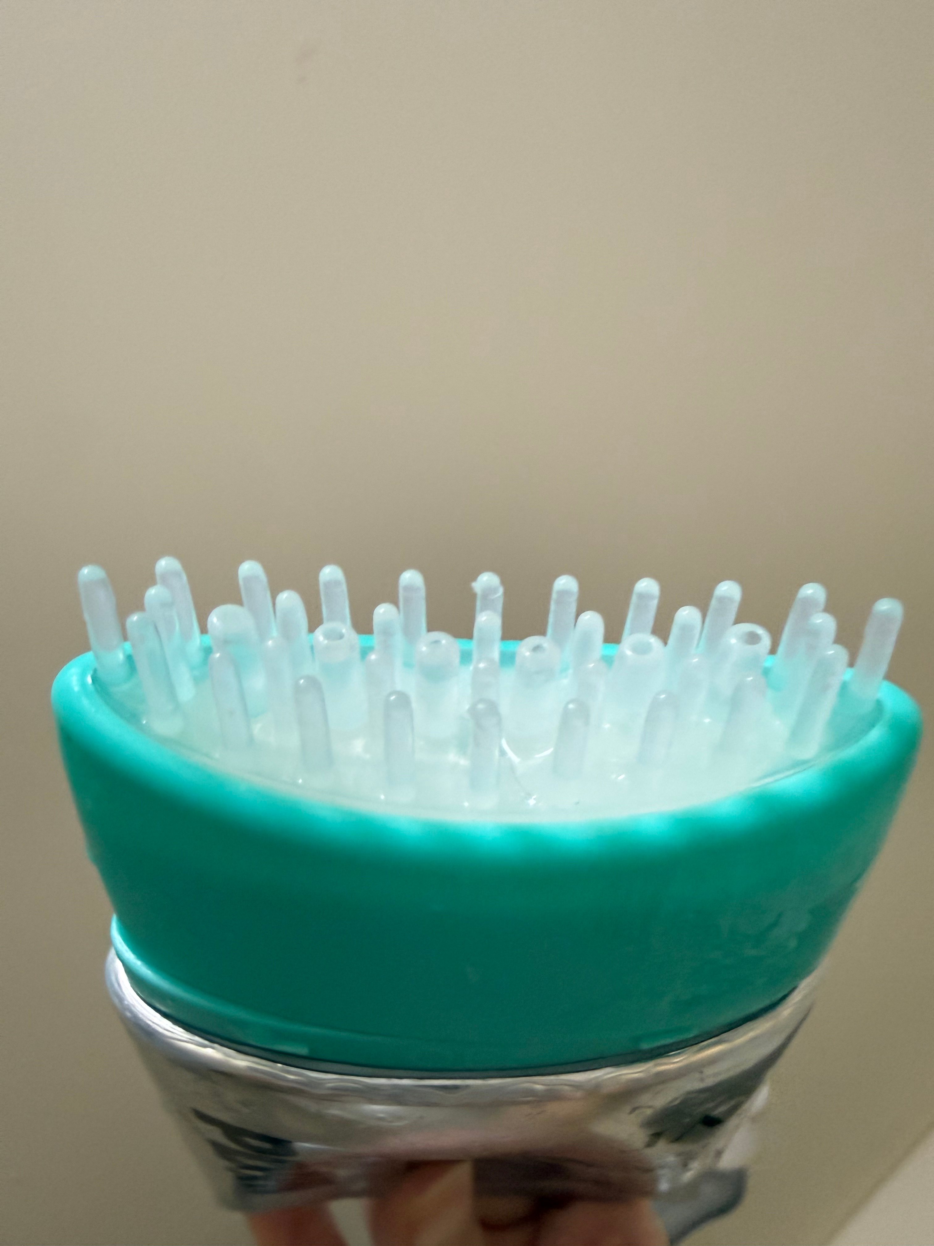 User review photo of VT Cosmetics PDRN Reedle Shot Brush Hair Serum