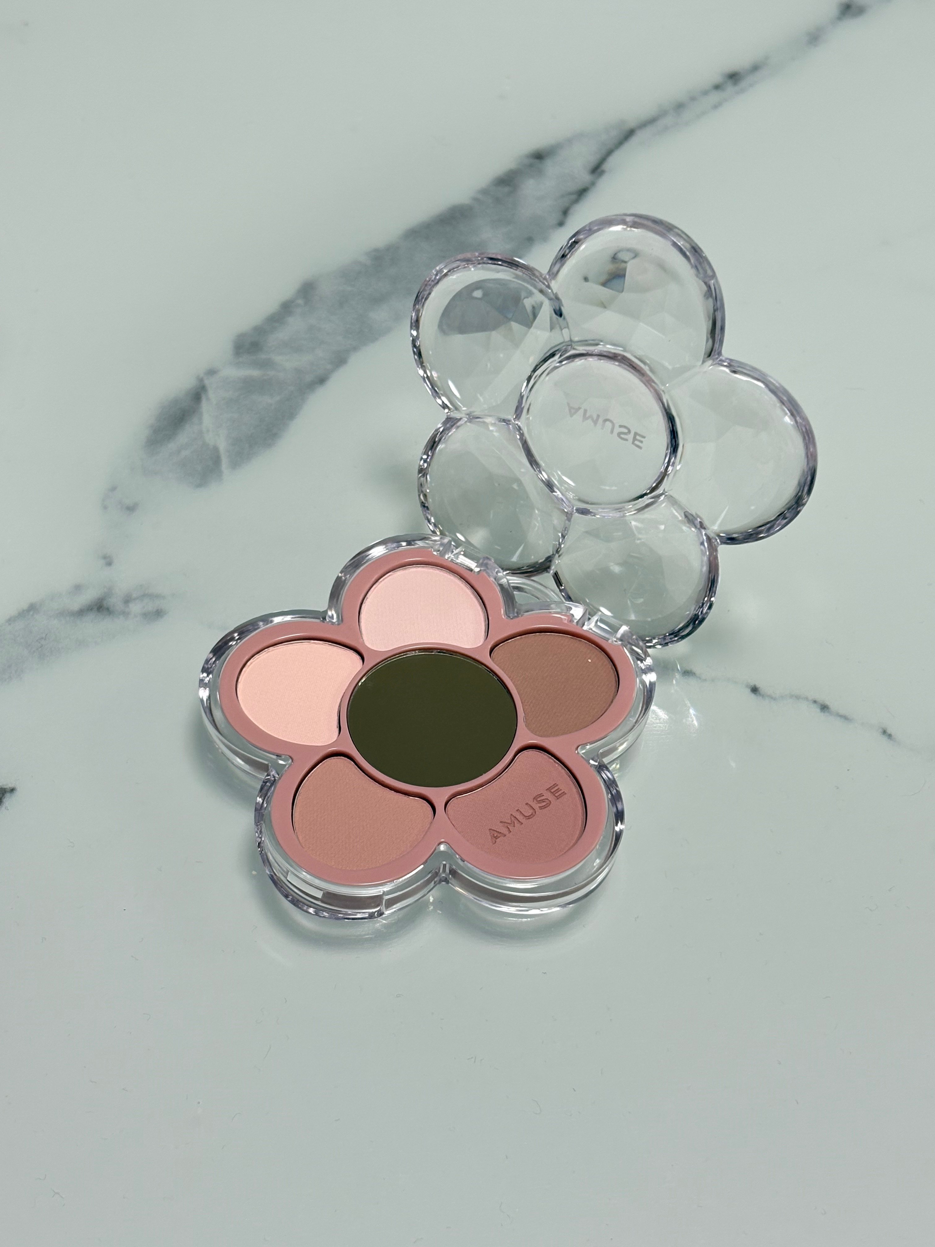 User review photo of AMUSE Kkot Eye Palette