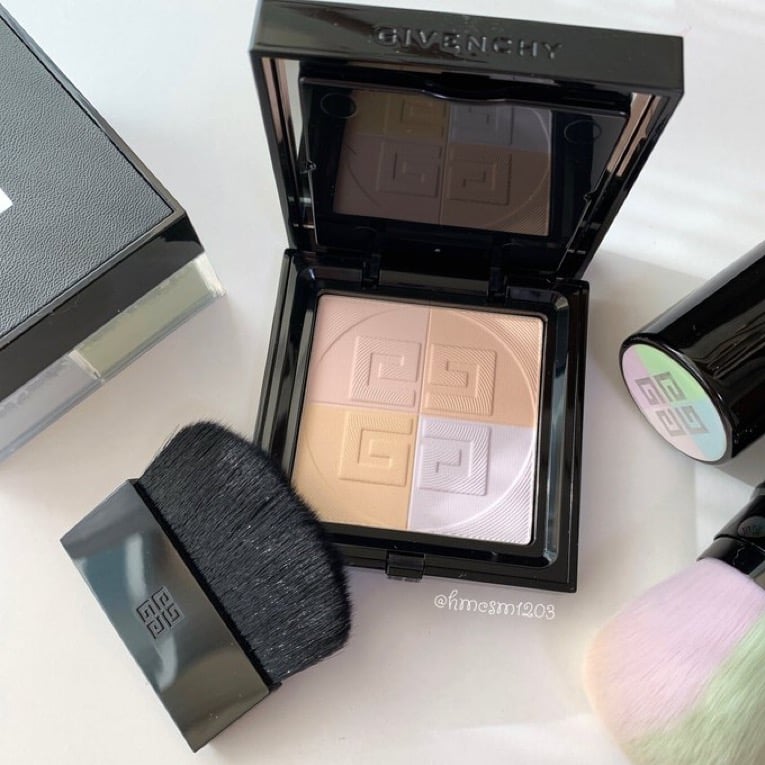 صورة من مراجعة مستخدم لمنتج Givenchy Prisme Libre بودرة مضغوطة