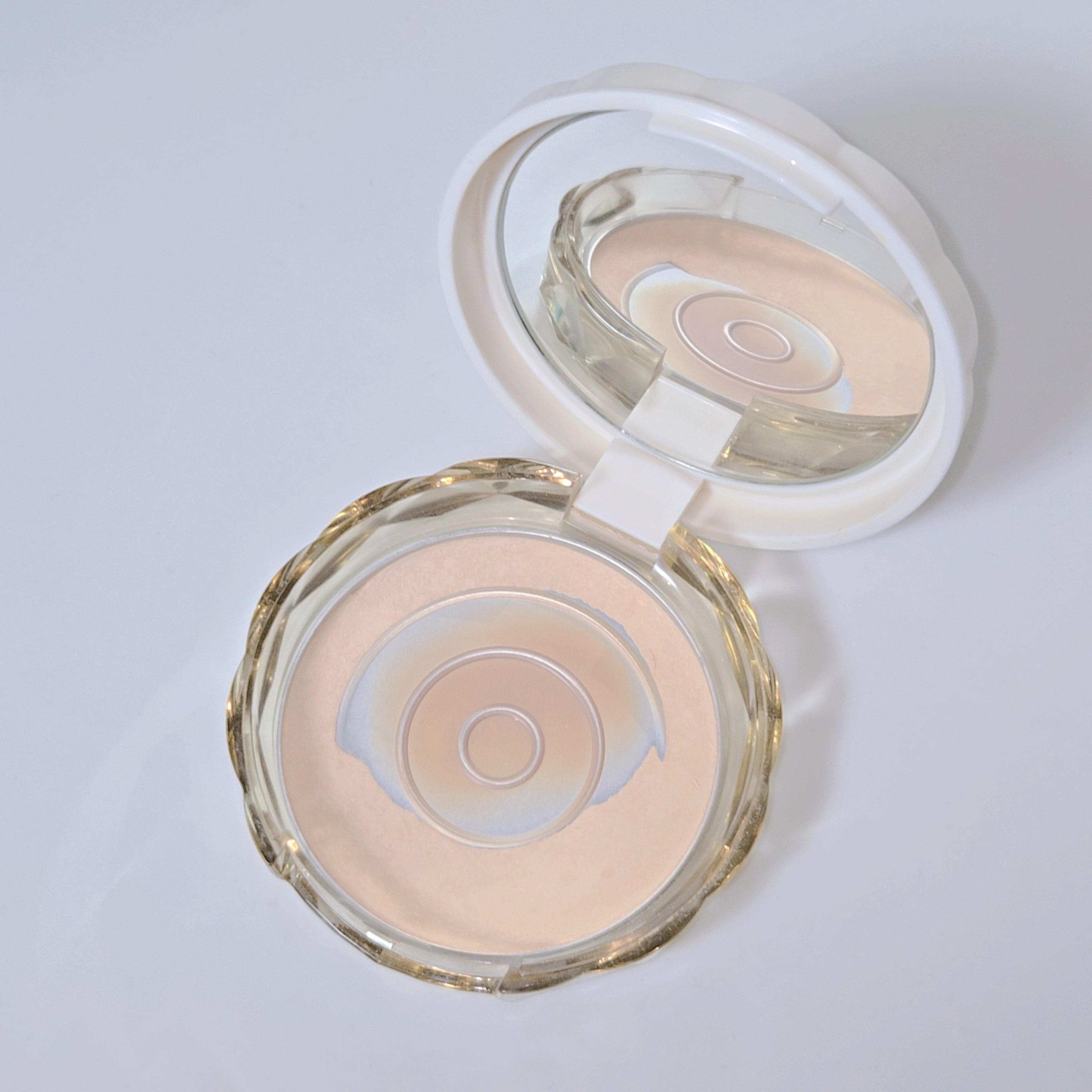 صورة من مراجعة مستخدم لمنتج Cezanne بودرة UV Silk Cover